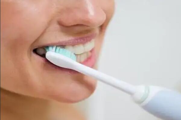 電動牙刷使用人群